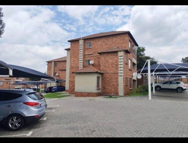 2 BEDROOM TOWNHOUSE FOR SALE IN BIRCHLEIGH NORTH